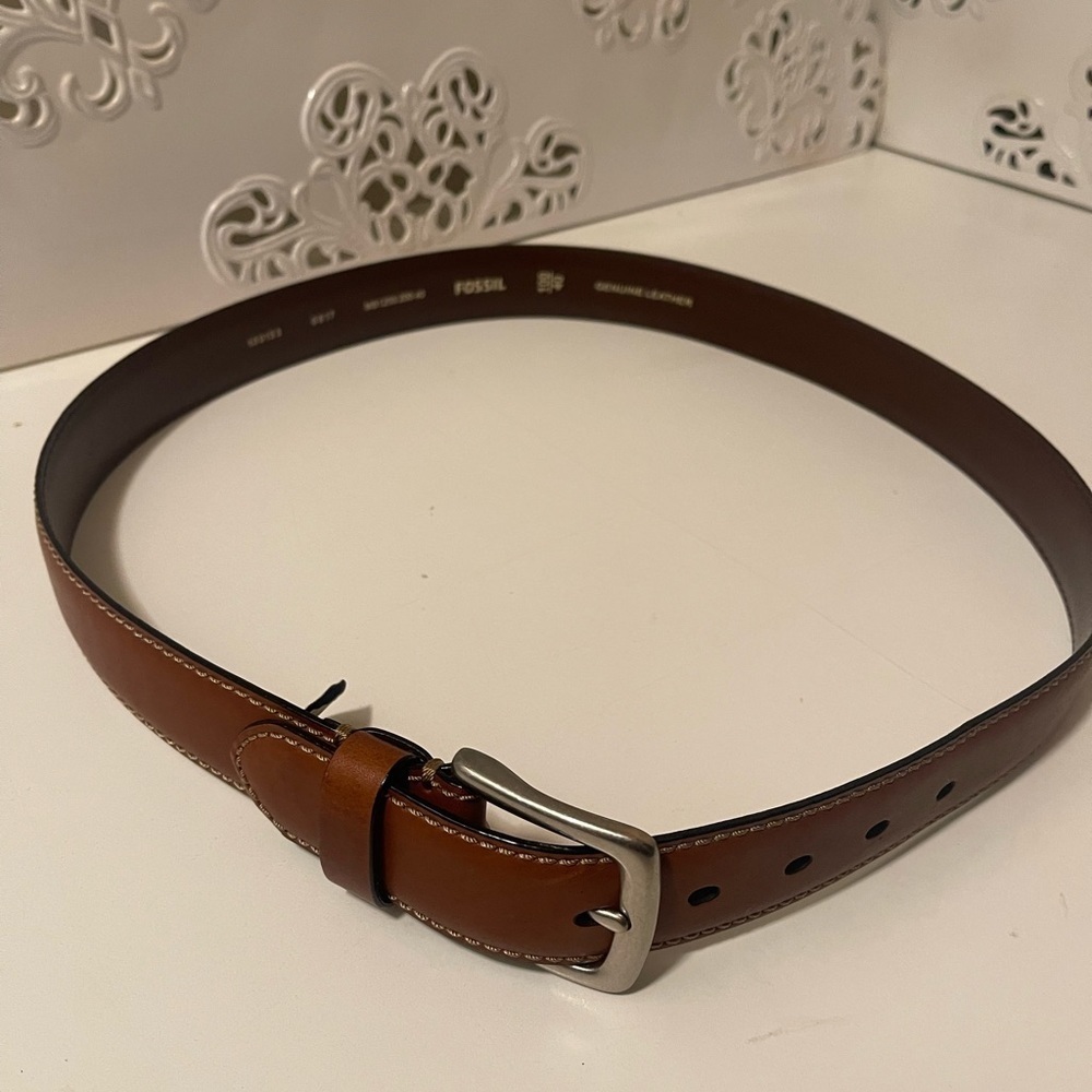 Fossil large-size leather belt in great new condition